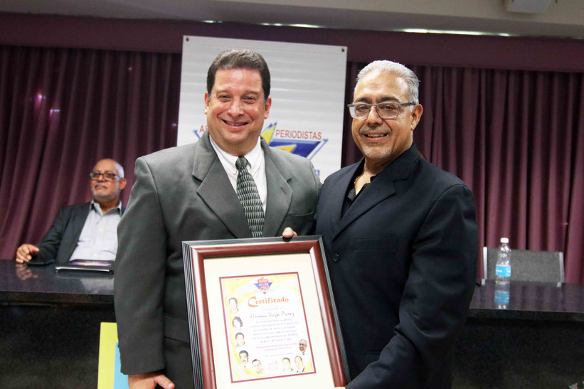 Ricardo Valero Viruet - NUEVO PRESIDENTE APDPUR a la izquierda junto a Hiram Vega, Presidente saliente / Foto por Heriberto Rosario