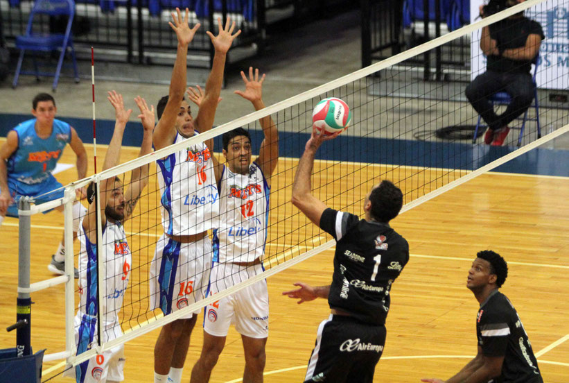 El torneo de voleibol masculino fue cancelado por falta de equipos participantes para realizar un itinerario competitivo / foto por Heriberto Rosario Rosa