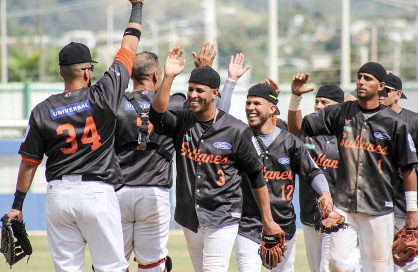 En el Noroeste, los Sultanes vencieron 8-2 y 10-2 a los Fundadores de Añasco (1-3). / Foto por FBAPR