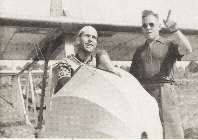 Fluglehrer Horst Knapke gibt Edmund Fröhlich Startanweisungen (1950)