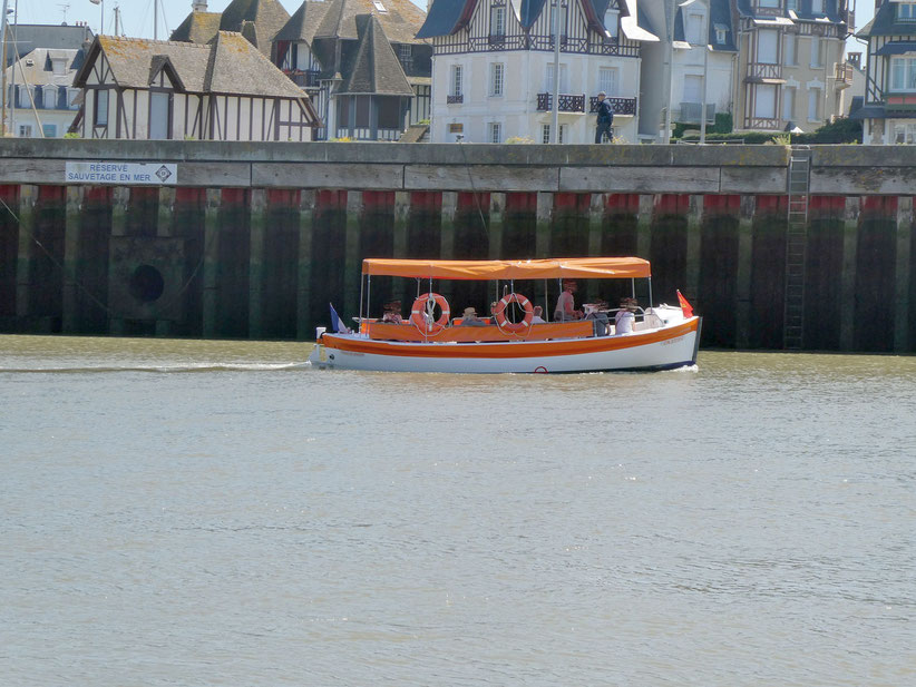 Le bac, entre Trouville et Deauville