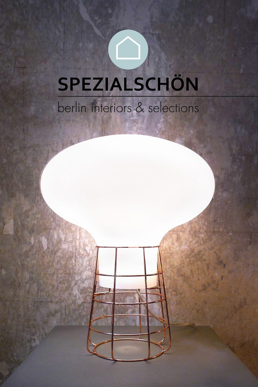 Raumlicht, Glaslampe, Bodenlampe, Ambientelicht, Diffuses Licht, Mondlicht, Opalglas, Kupferlampe, Pilzlampe, Stehlampe, Tischlampe, Tischleuchte, Designlampe, Spezialschön, Lichtobjekt, Designlicht