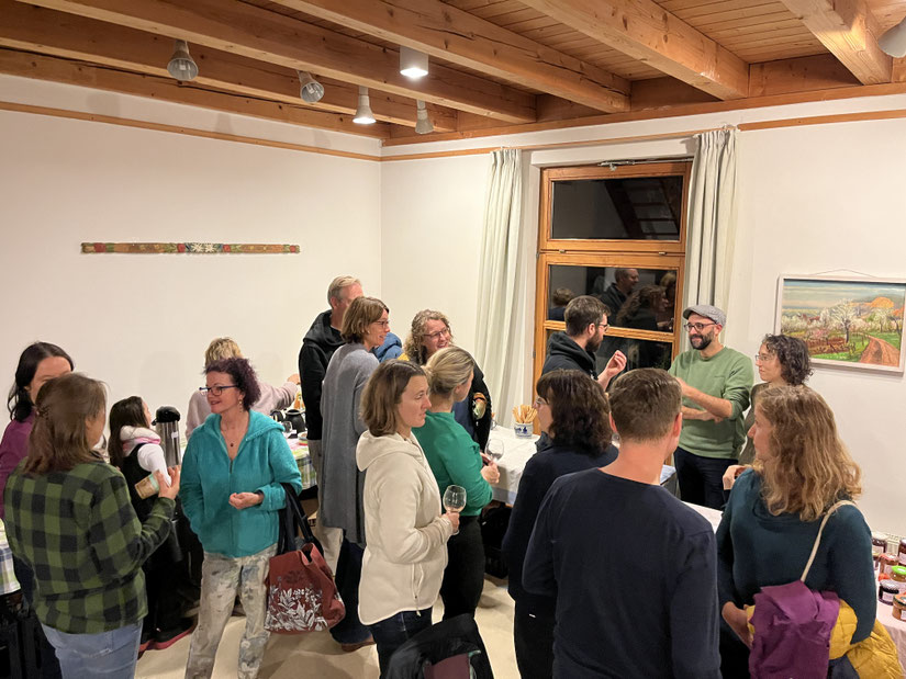 Viele genießen den anregenden Abend im Kleinen Haus (Dagmar Schülke)