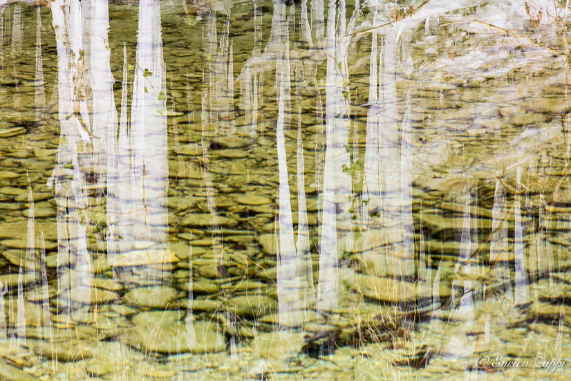 Stalattiti di ghiaccio riflesse sul torrente Acquacheta......diventano stalagmiti!