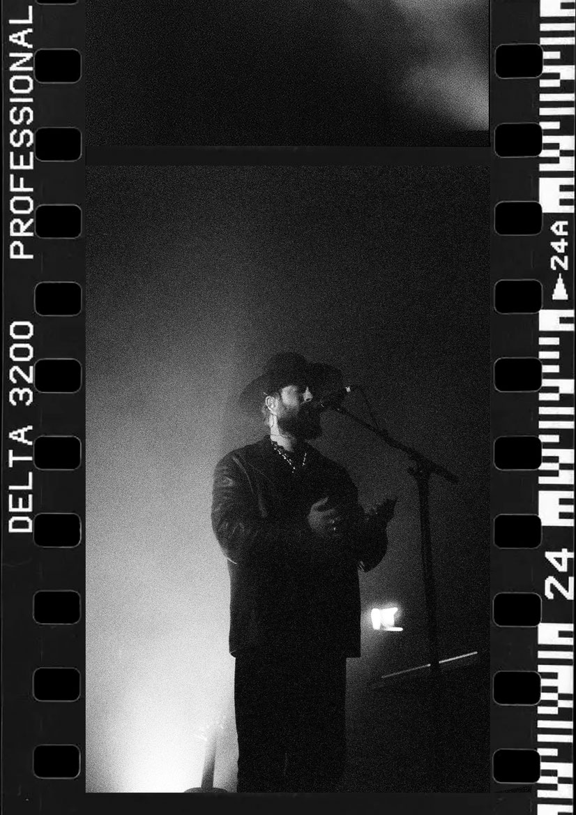 RY X live concert photo in Paris at Salle Pleyel during Eden Tour 2025, shot on Ilford Delta 3200 film by Vivien Liskovsky