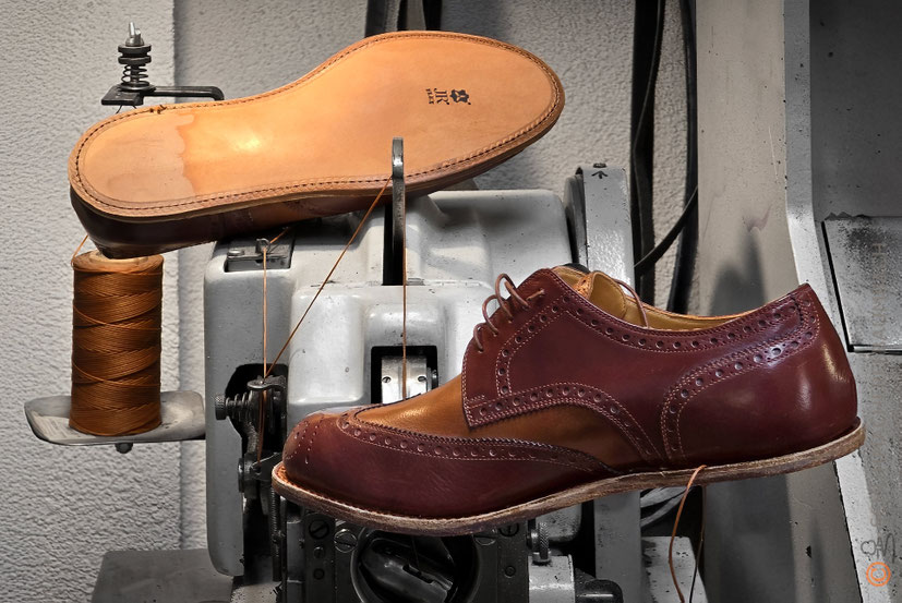 Maßschuh an Doppelmaschine