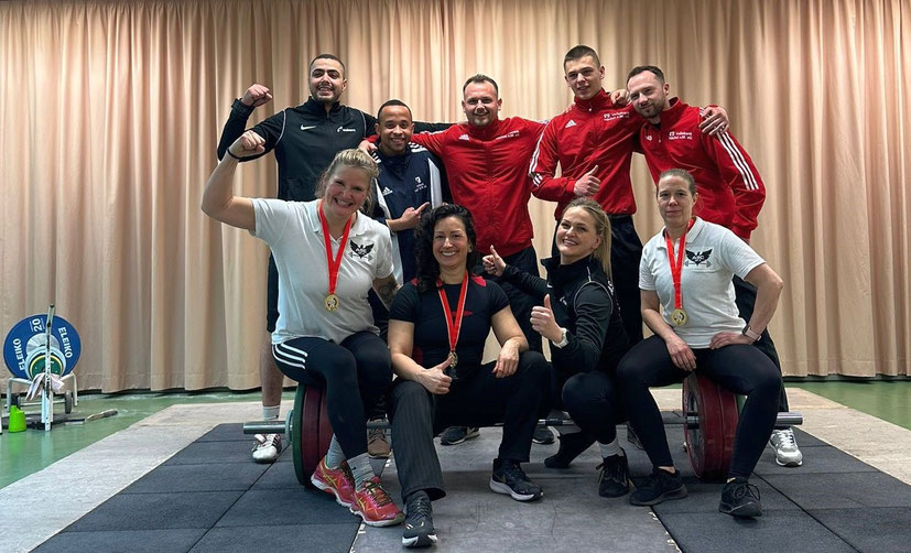 Erfolgreiche Gewichtheberinnen und -heber des ASC Zeilsheim bei den Hessenmeisterschaften 2024
