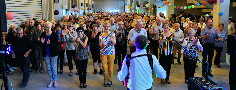 La fête côté danseurs avec à l'accordéon Thierry Simon
