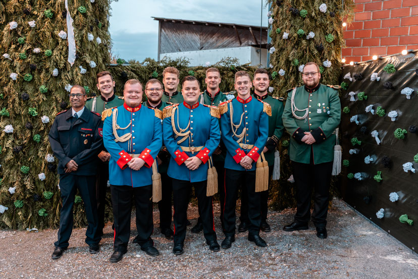 (Foto: Pia Ramrath)  v.l.n.r.: Rajan Esser, Hendrik Dappen, Minister Oliver Michels, Philipp Schmitz, Sebastian Heinrichs, König Niclas Schiffer, Malte Wagner, Minister Leon Garche, Luca Hansen, Andre Kaiser