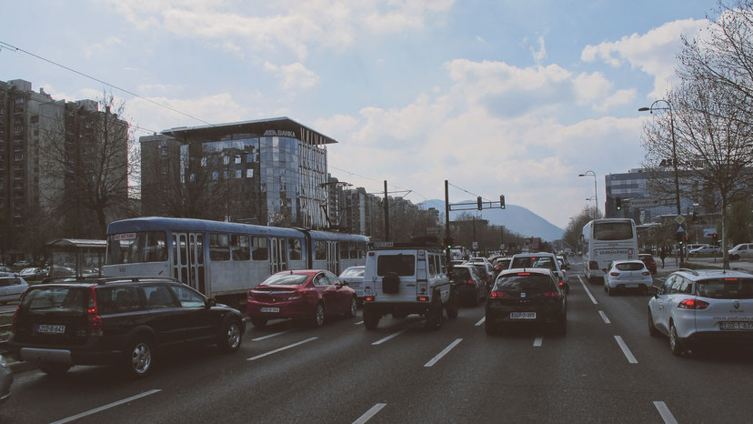 bigousteppes bosnie herzégovine sarajevo route voitures tramway