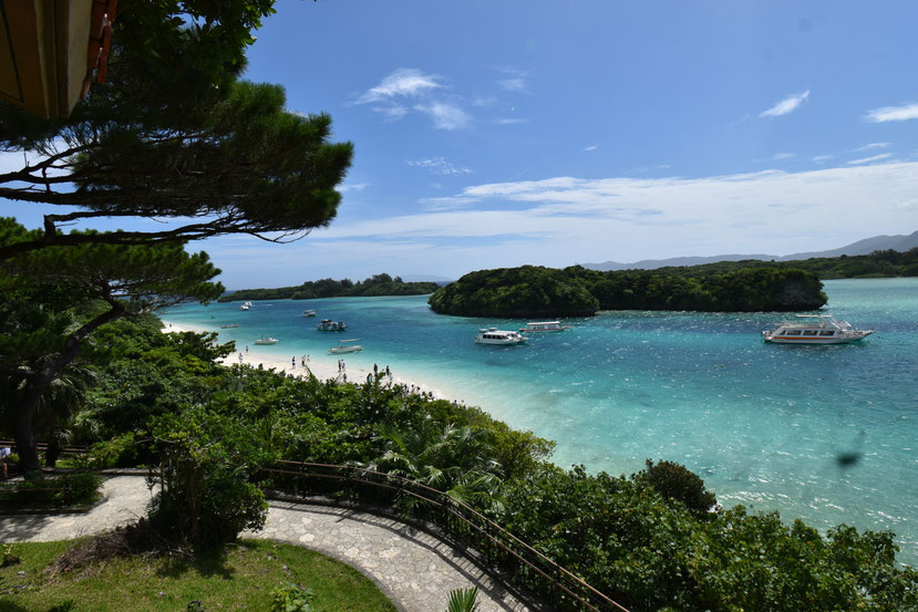 石垣島随一の景勝地、川平湾。石垣島に来た多くの方が訪れる場所