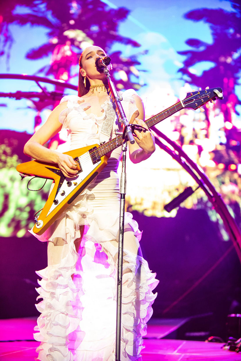 Sofi Tukker live at Accor Arena / Bercy Paris photographed by Vivien Liskovsky