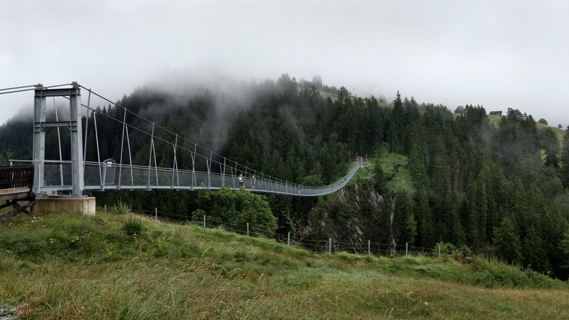 Hängebrücke oberhalb von Holzgau
