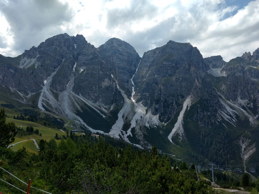 Bergpanorama an der Bergstation Schlick 2000