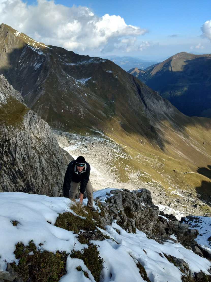 Aufstieg in der schneebedeckten Rinne