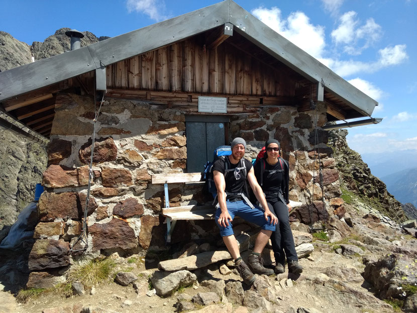 Cooler Platz für eine Pause: die alte Zollhütte auf dem Simmingjöchl
