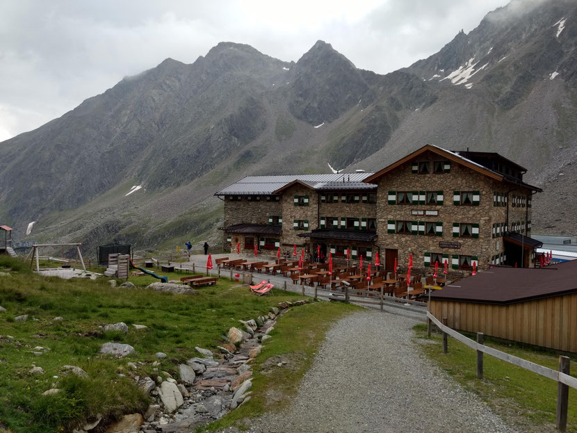 Endlich am Ziel: Die Dresdner Hütte auf 2.308m