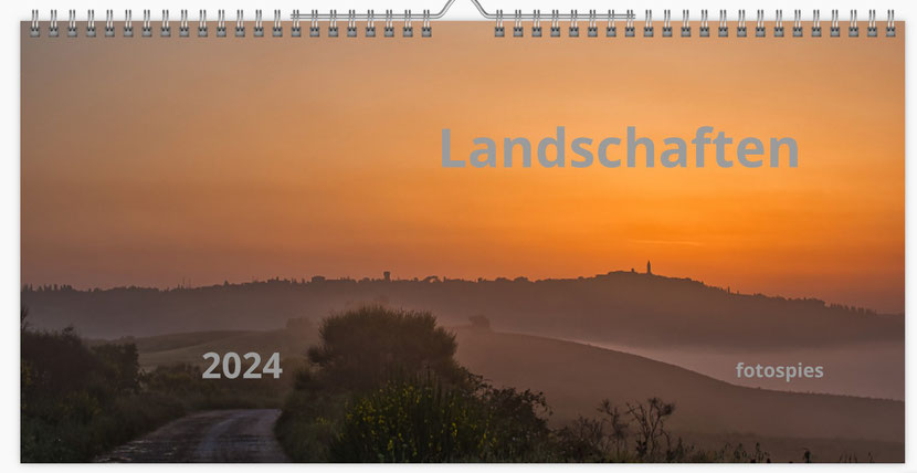 Das Titelbild wurde vor Sonnenaufgang auf dem Weg der Gladiatoren im Nebelverhangen Val D'Orcia in der Toscana gemacht