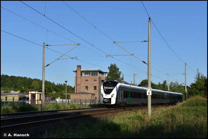 Den geplanten Militärvollzug hatte ich trotz zeitigem Aufstehen verpasst. Er fuhr weit vor Plan. So blieb nur der ungeliebte Planverkehr. 1440 216 als RB unterwegs nach Dresden