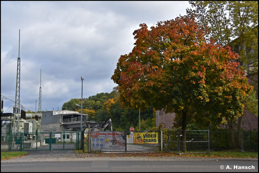 Ein Blick auf den ehemaligen Kohleentladebunker im Gelände des Heizkraftwerks. Die Zufahrtsbrücke wird aktuell abgerissen