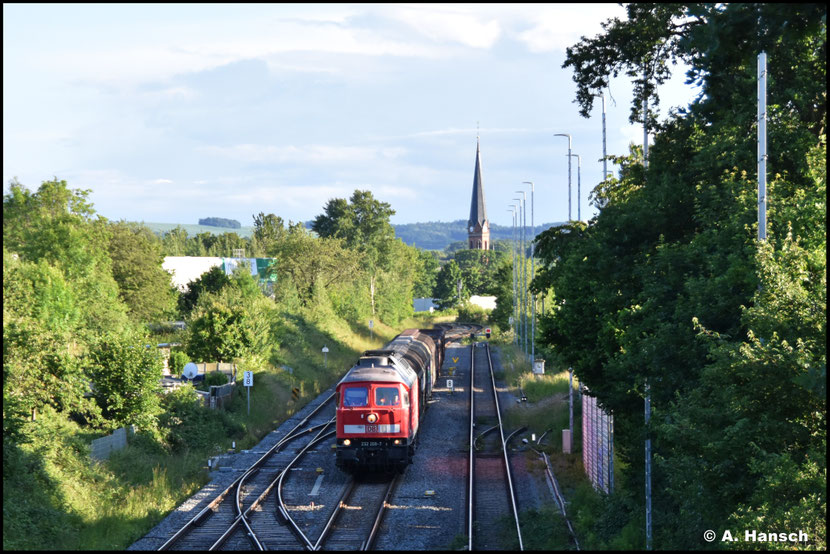 232 209-7 fuhr heute die Übergabe nach Grünstädtel, die über Chemnitz umgeleitet werden musste. Am Abend erreicht die Lok mit ihrem kurzen Zug wieder den Chemnitzer Südbahnhof