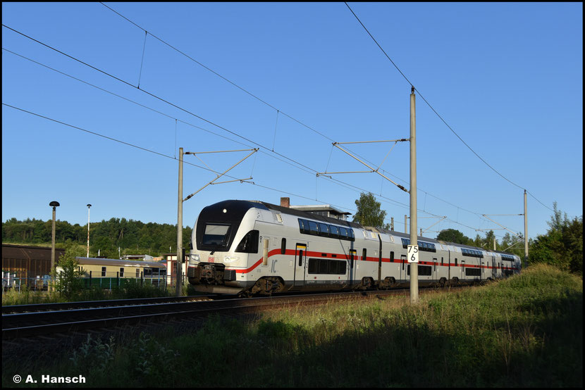 Mit den Triebwagen der BR 4110 soll auf der Relation Chemnitz - Warnemünde bald Schluss sein. Sie sollen durch lokbespannte Doppelstockzüge ersetzt werden. 4110 616 rollt in aller frühe durch Hilbersdorf gen Dresden