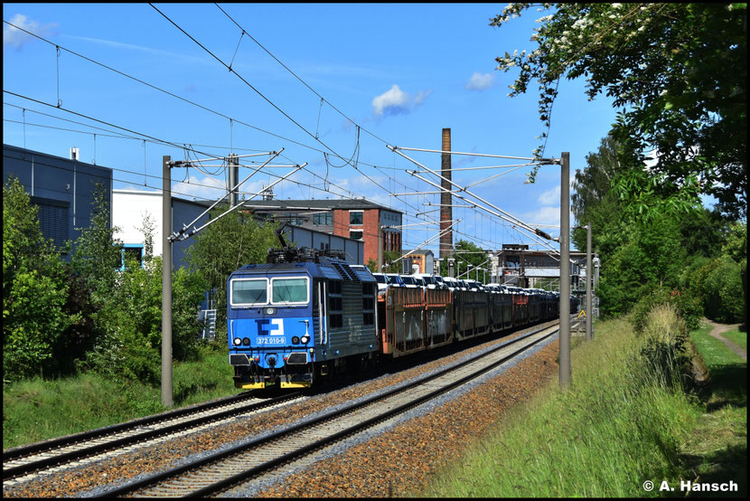 Mit etwas Glück konnte ich heute in Chemnitz-Schönau den 55434 (DF - DGL) fotografieren. Skoda-Lok 372 010-9 hat eine lange Leine Skoda-Autos am Haken