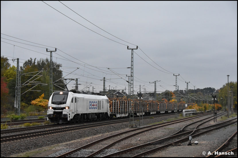 Gegen 18 Uhr erreicht 159 214-6 mit Holz aus Pockau-Lengefeld den Chemnitzer Hbf. Am AW kommt der Zug am Einfahrtssignal zum Stehen