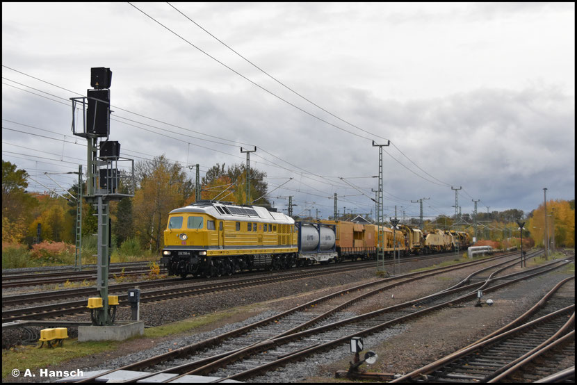 232 550-4 brachte heute einen Bauzug nach Chemnitz. An der Einfahrt des Hbf. konnte ich den Zug fotografieren, nachdem dieser zunächst liegengeblieben war und schließlich bis Freiberg von 202 646-6 abgeschleppt wurde