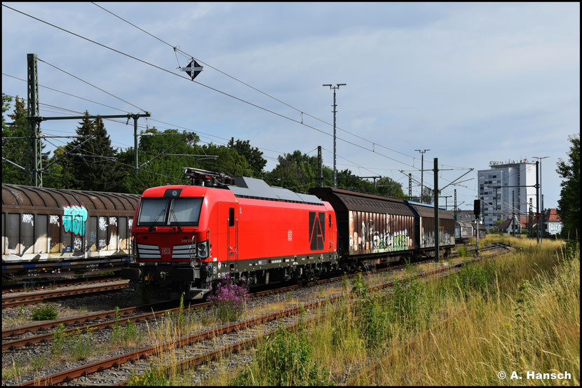 249 039-9 sonnt sich im Chemnitzer Südbahnhof. Die VW-Übergabe hängt bereits am Haken