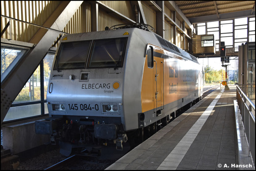 Auf der anderen Lokseite ist die Maschine mit auffällig großen Ziffern beschriftet