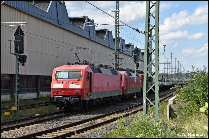 Der Zug wurde später wohl nach Freiberg gefahren. Von dort gehen die Schwellen mit 231 012-6 ins Baugleis bei Oederan