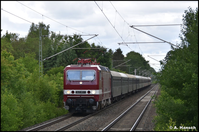 143 201-2 (WFL 243 201-1) brachte heute einen Leerreisezug von Leipzig nach Niederwiesa. In Grüna gab es ein...