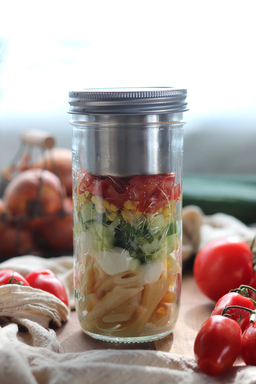 Nudelsalat im Glas
