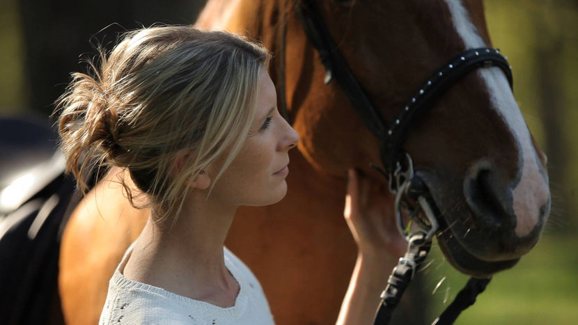 interview helene gateau  veterinaire presentatrice tv helene et les animaux 