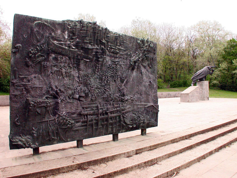 Bronzerelief mit Szenen aus dem Spanischen Bürgerkrieg von Siegfried Krepp, Foto: FHXB Museum