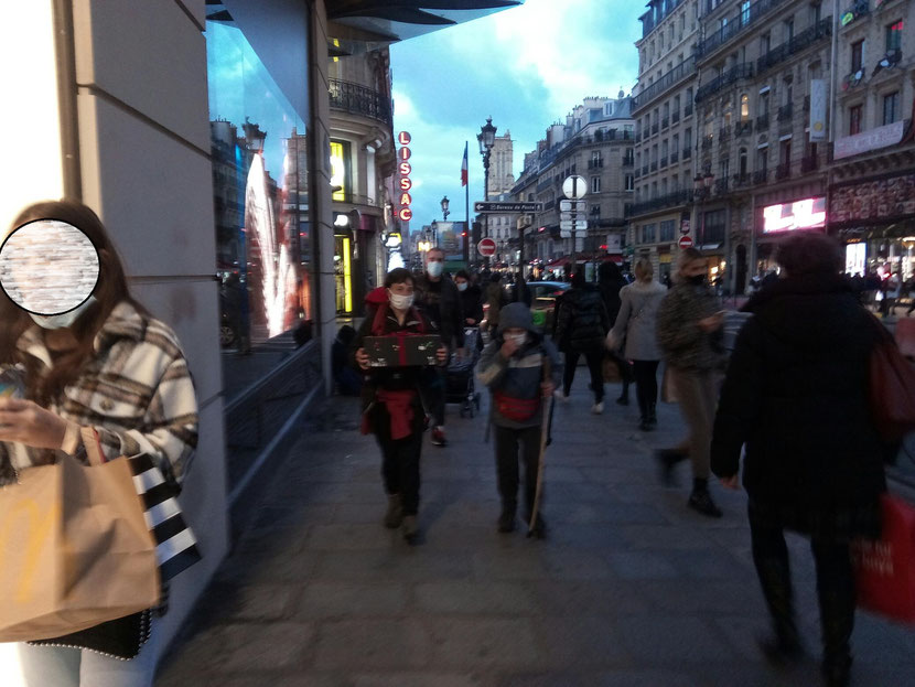 Rue de Rivoli, en direction de l'Elysée