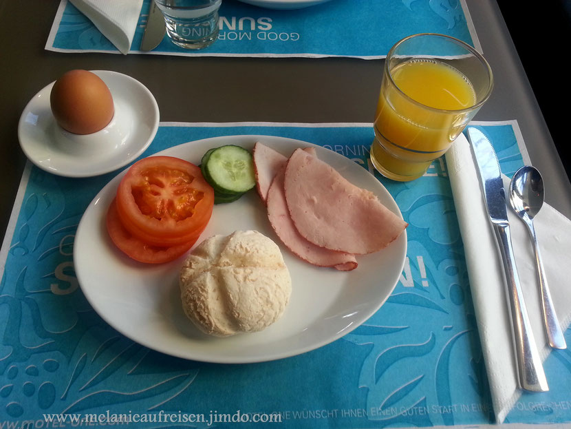 Frühstück im Hotel "Motel One" - glutenfreies Brötchen ;-) 