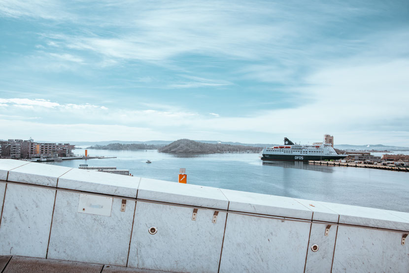 Ausblick vom Dach des Opernhauses, das man jederzeit von außen betreten kann