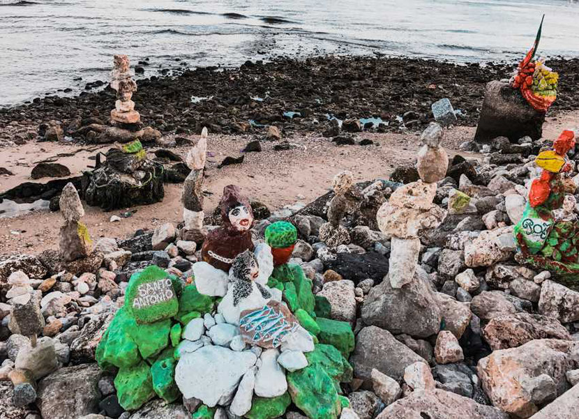 unusual colorful stone statues on Lisbon promenade, The Avenida Ribeira das Naus