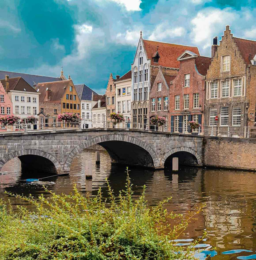 a less touristic place in Bruges - Langerei Canal