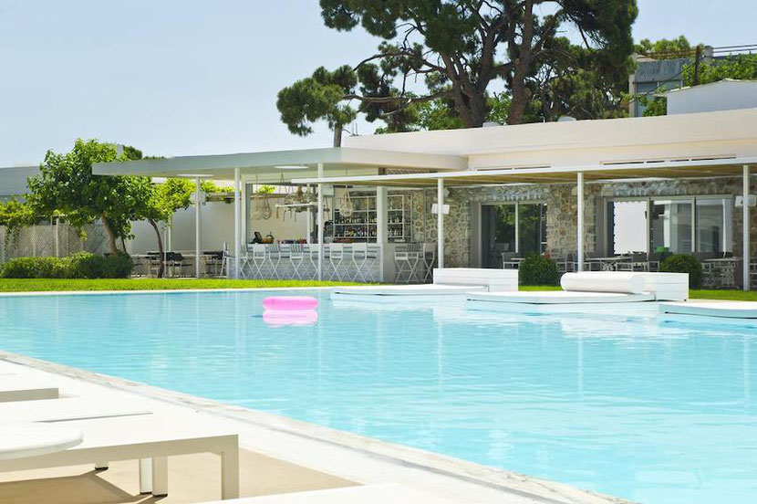 hotel with a swimming pool with sea water in Nea Makri Beach near Athens 