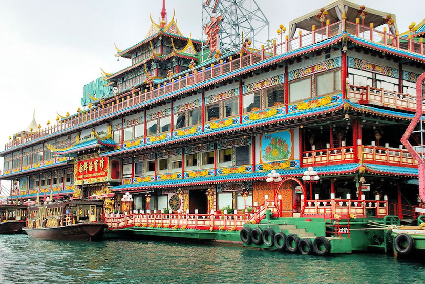 Unusual restaurant in Hong Kong on the giant traditional boat
