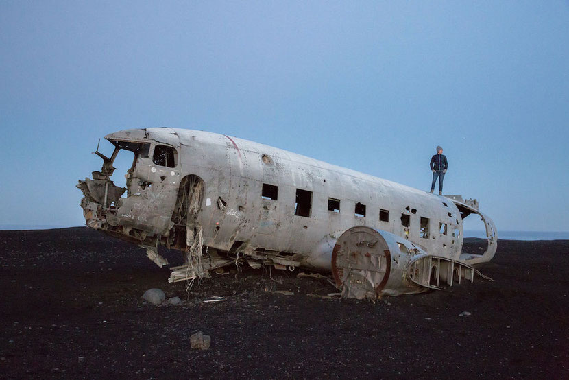 the abandoned plane in Iceland