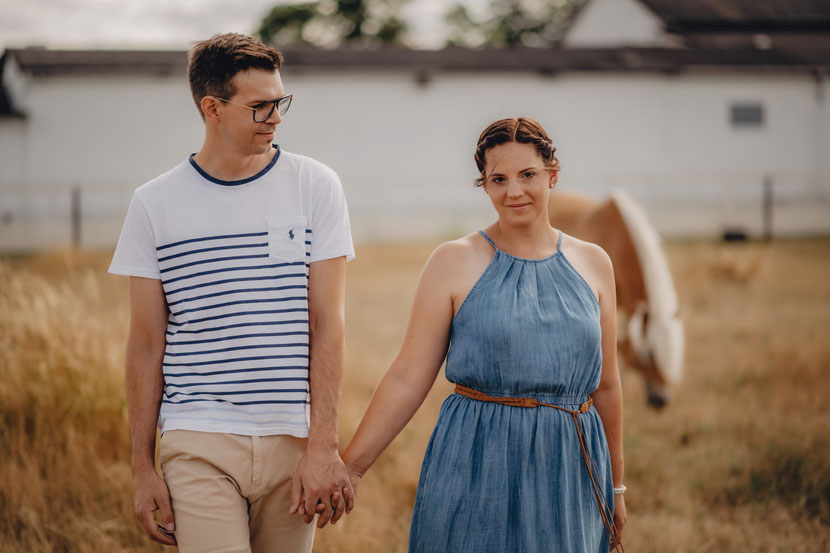 Paarfotoshooting, liebe, rüsselsheim am main, trebur, Königstädten, astheim, darmstadt, mainz, pony, pferdfoto, hundfotografie, fotografie, portrait, liebefotografie, fotograf in Hesssen, Rhein-main-Gebiet, hochzeitsfotograf