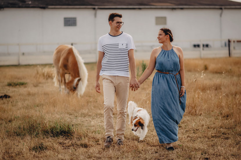 Paarfotoshooting, liebe, rüsselsheim am main, trebur, astheim, darmstadt, mainz, pony, pferdfoto, hundfotografie, fotografie, portrait, liebefotografie, fotograf in Hesssen, Darmstadt, Rhein-main-Gebiet, hochzeitsfotograf
