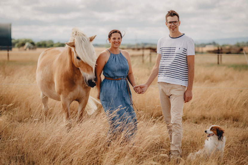 Paarfotoshooting, liebe, rüsselsheim am main, trebur, astheim, darmstadt, mainz, pony, pferdfoto, hundfotografie, fotografie, portrait, liebefotografie, fotograf, nikon z6, Rhein-main-Gebiet, hochzeitsfotograf
