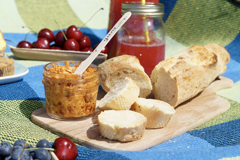Magisches Baguette und Tomatenbutter