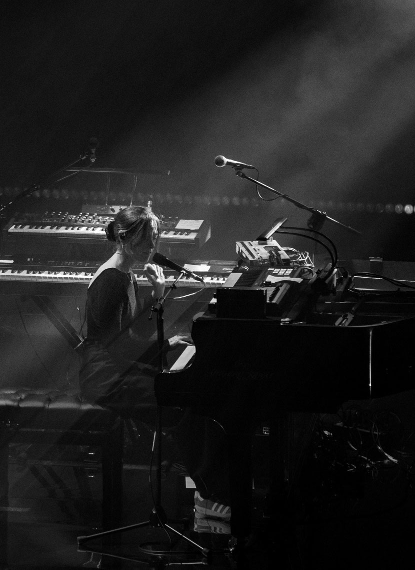 Hania Rani live concert photo at Salle Pleyel in Paris, April 3, 2025, taken by Vivien Liskovsky
