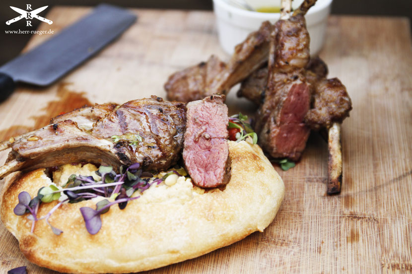 Jerusalamm: Lamm-Shawarma mit Hummus und Shakshuka. - Bei Herr Rüger